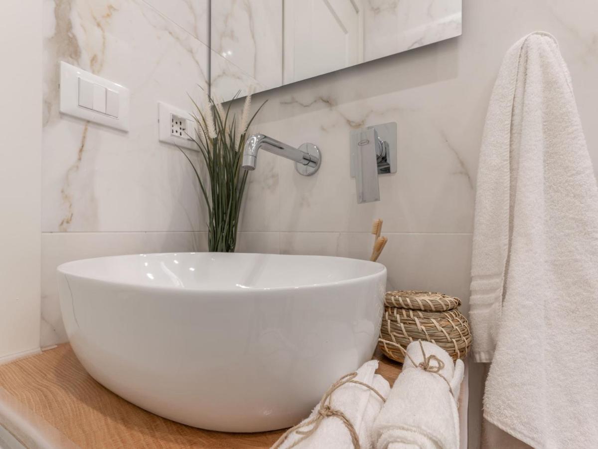 The Best Rent - Gorgeous One-Bedroom Apartment In Ticinese Milano Exterior foto